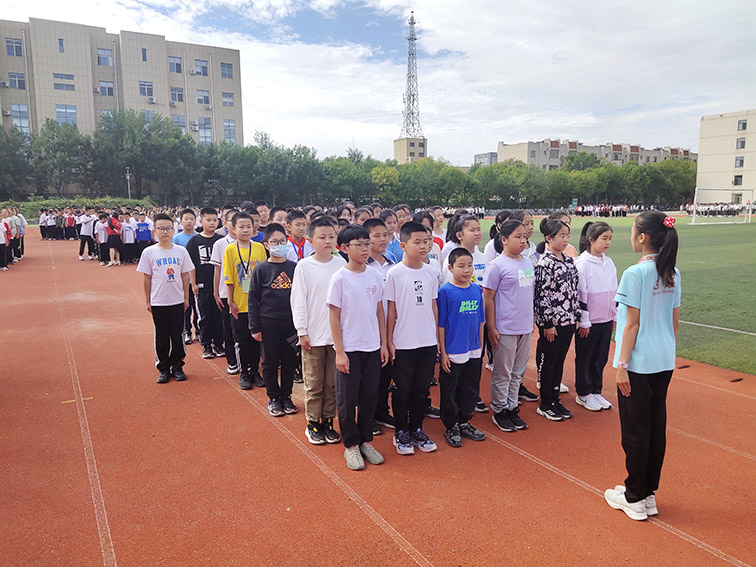 赵轩毅荣升为中学生在新的学期新的学校，表现棒棒滴